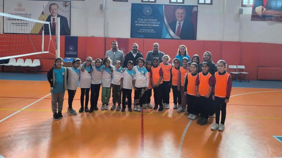 Okulumuz kız voleybol takımı maçı kazanmıştır.